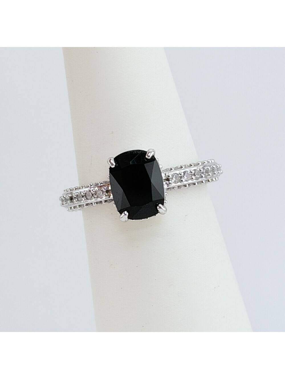 Bomb Party Sz 7 "Simplistic Charm" Black Onyx on Rhodium RG63040